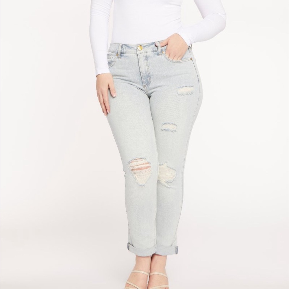 Weekend Slim Fit 👖 Light Wash Jeans from Seven7 Jeans